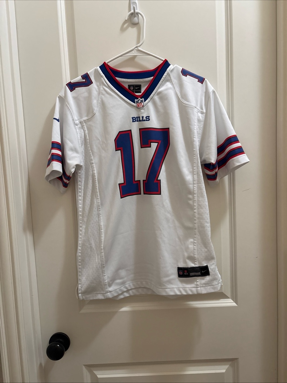 Nike Buffalo Bills Josh Allen #17 NFL Football Women’s Jersey White Size L